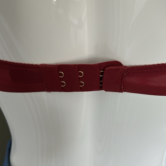 Triumph Velvet & Lace Bra - Picture 5 of 10